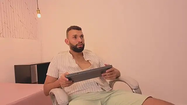 Snapshot of onlymen2025 chatting on 11.20.25 onlymen2025 online show from 11.20.25