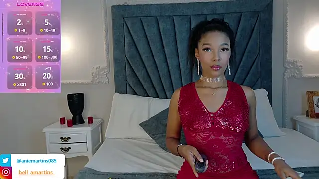 Snapshot of Bella-Torres chatting on 10.30.25 Bella-Torres online show from 10.30.25