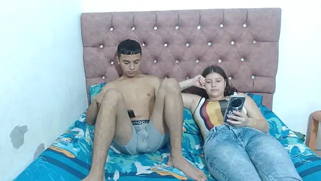 Snapshot of rober_luciana chatting on 10.31.25 rober luciana online show from 10.31.25