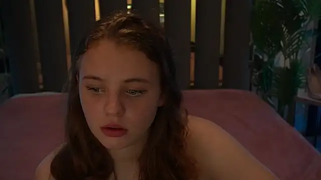 SnowWhiti online show from 10.18.25