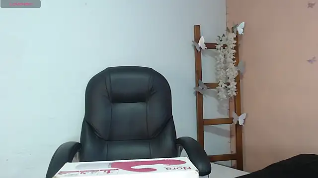 SweetRenata  online show from 11.26.25