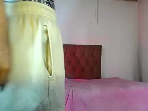 Snapshot of VeryHotGill chatting on 10.10.25 VeryHotGill online show from 10.10.25