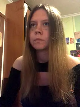 Snapshot of LunaVirelle chatting on 10.17.25 LunaVirelle online show from 10.17.25