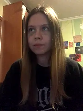 Snapshot of LunaVirelle chatting on 10.18.25 LunaVirelle online show from 10.18.25