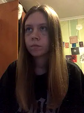 Snapshot of LunaVirelle chatting on 10.28.25 LunaVirelle online show from 10.28.25