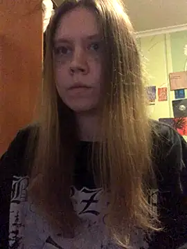 Snapshot of LunaVirelle chatting on 11.04.25 LunaVirelle online show from 11.04.25