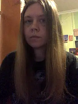 Snapshot of LunaVirelle chatting on 11.19.25 LunaVirelle online show from 11.19.25