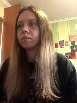 Snapshot of LunaVirelle chatting on 11.22.25 LunaVirelle online show from 11.22.25