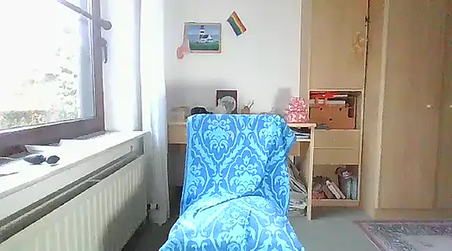 Snapshot of super-snoopy chatting on 12.05.24 super-snoopy online show from 12.05.24