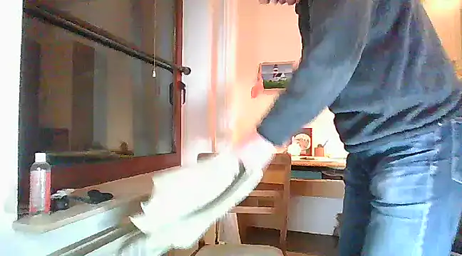 Snapshot of super-snoopy chatting on 12.27.24 super-snoopy online show from 12.27.24