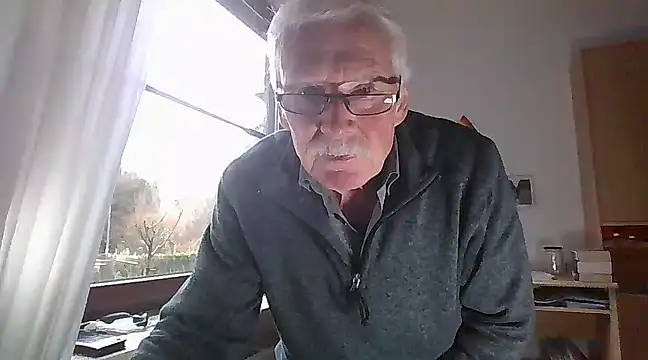 Snapshot of super-snoopy chatting on 01.21.25 super-snoopy online show from 01.21.25