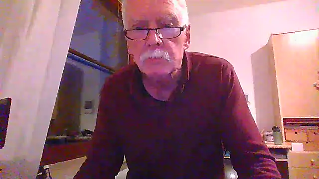 Snapshot of super-snoopy chatting on 11.24.25 super-snoopy online show from 11.24.25