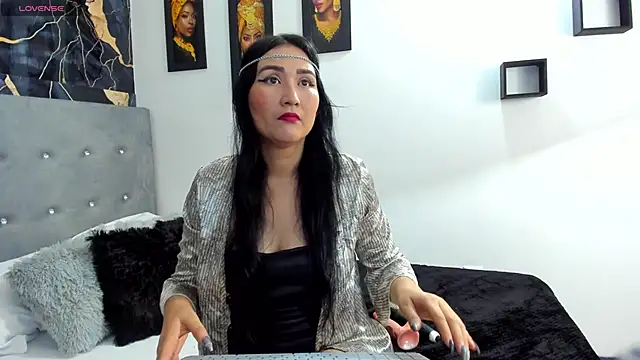 Aisha Saleh online show from 10.14.25