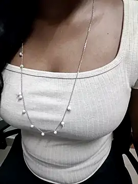 Snapshot of Tamilmallu-duskygirl03 chatting on 03.05.26 Tamilmallu-duskygirl03 online show from 03.05.26