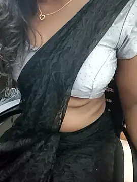 Snapshot of Tamilmallu-duskygirl03 chatting on 03.15.26 Tamilmallu-duskygirl03 online show from 03.15.26