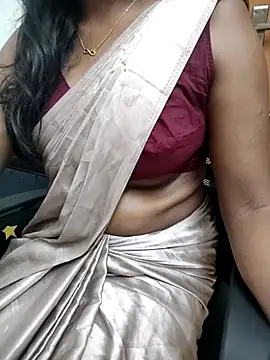 Snapshot of Tamilmallu-duskygirl03 chatting on 04.07.26 Tamilmallu-duskygirl03 online show from 04.07.26