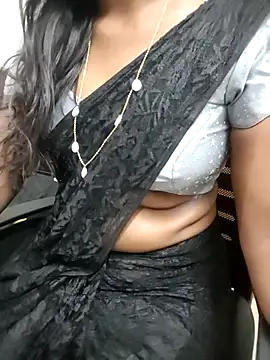 Snapshot of Tamilmallu-duskygirl03 chatting on 04.10.26 Tamilmallu-duskygirl03 online show from 04.10.26