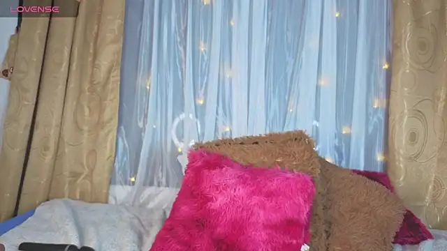 Snapshot of Victoria_Jonhss chatting on 11.16.25 Victoria Jonhss online show from 11.16.25