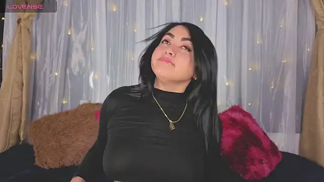 Snapshot of Victoria_Jonhss chatting on 11.18.25 Victoria Jonhss online show from 11.18.25