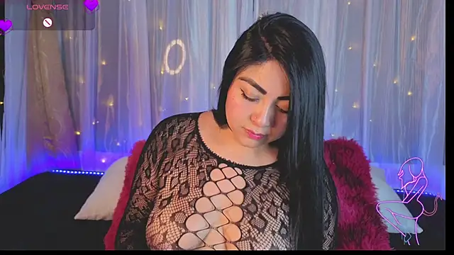 Snapshot of Victoria_Jonhss chatting on 12.23.25 Victoria Jonhss online show from 12.23.25