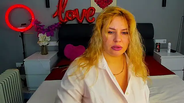 Snapshot of Passion-Blondy chatting on 02.08.26 Passion-Blondy online show from 02.08.26