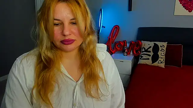 Snapshot of Passion-Blondy chatting on 02.18.26 Passion-Blondy online show from 02.18.26