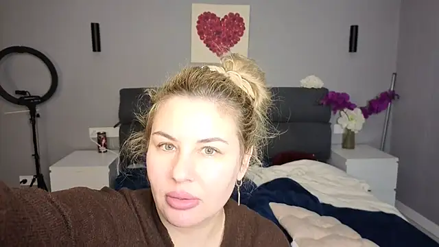 Snapshot of Passion-Blondy chatting on 03.12.26 Passion-Blondy online show from 03.12.26