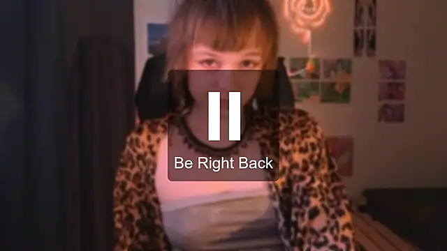 Snapshot of liquid0fluid0 chatting on 10.19.25 liquid0fluid0 online show from 10.19.25