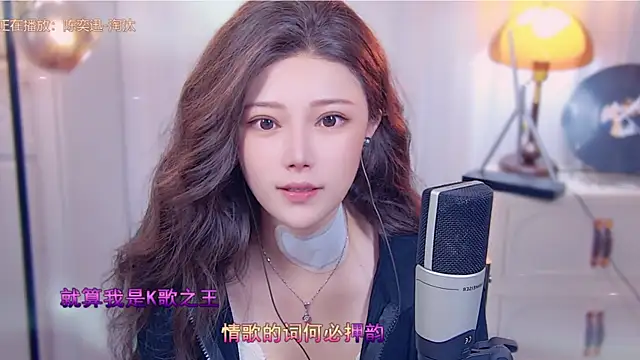 Snapshot of cherry-fa chatting on 10.12.25 cherry-fa online show from 10.12.25