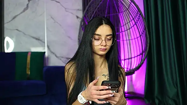 Snapshot of RachelRavee chatting on 10.25.25 RachelRavee online show from 10.25.25