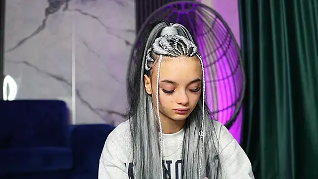 Snapshot of RachelRavee chatting on 10.28.25 RachelRavee online show from 10.28.25