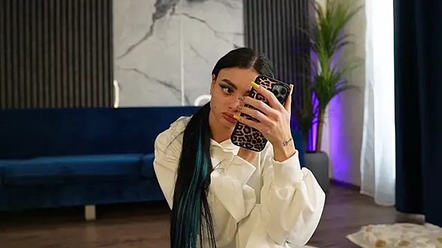 RachelRavee online show from 04.25.26