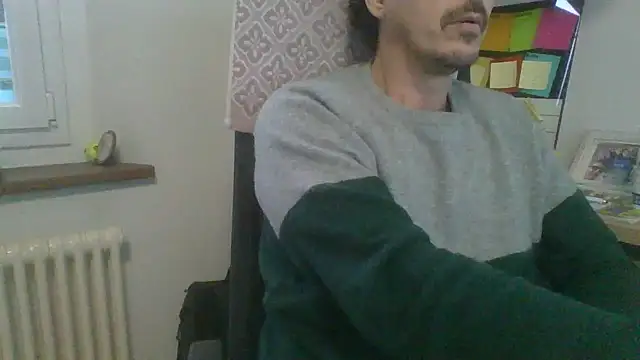 Snapshot of Kawayleo chatting on 10.20.25 Kawayleo online show from 10.20.25