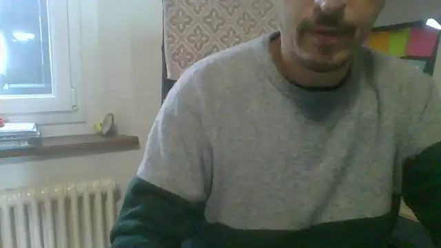 Snapshot of Kawayleo chatting on 10.22.25 Kawayleo online show from 10.22.25