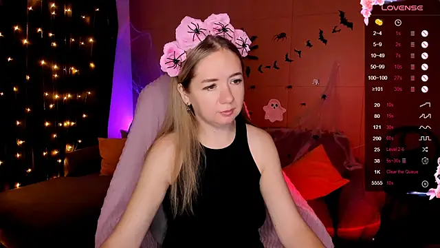 Evaa Braunn online show from 10.28.25