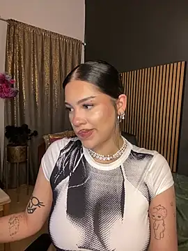 LoraShines online show from 06.19.26