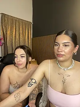 Snapshot of LoraShines chatting on 07.16.26 LoraShines online show from 07.16.26
