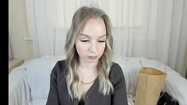 KatrinLance online show from 10.28.25