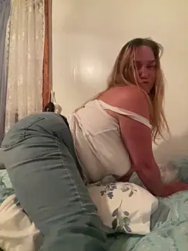 Snapshot of SugarMilkandHoney chatting on 10.09.25 SugarMilkandHoney online show from 10.09.25