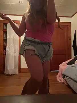 Snapshot of SugarMilkandHoney chatting on 11.14.25 SugarMilkandHoney online show from 11.14.25