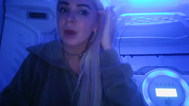 Snapshot of Molyvorae chatting on 02.10.26 Molyvorae online show from 02.10.26