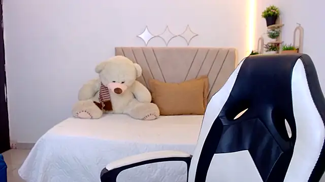 Snapshot of zara_cute chatting on 07.11.26 zara cute online show from 07.11.26