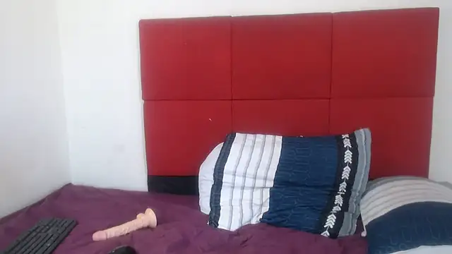 ZuriVixen online show from 11.21.25