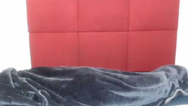 ZuriVixen online show from 11.25.25