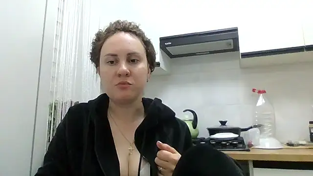 Snapshot of MeadowEyes chatting on 05.17.26 MeadowEyes online show from 05.17.26