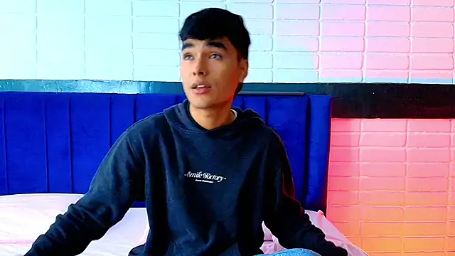 AngelduzZzt online show from 10.18.25