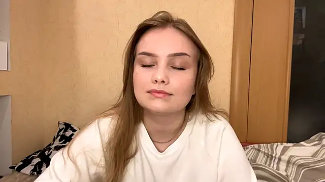 WillowSturiaIe online show from 10.10.25