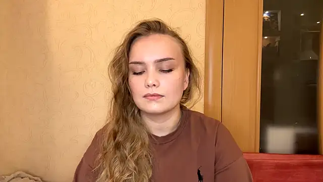 WillowSturiaIe online show from 10.16.25