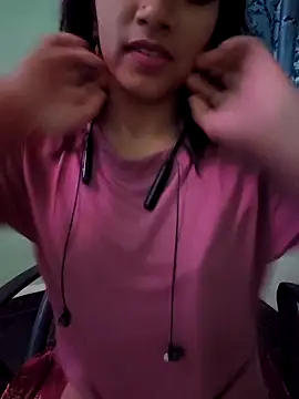 Snapshot of Royal_Shona chatting on 11.28.25 Royal Shona online show from 11.28.25