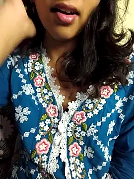 Snapshot of Royal_Shona chatting on 12.05.25 Royal Shona online show from 12.05.25